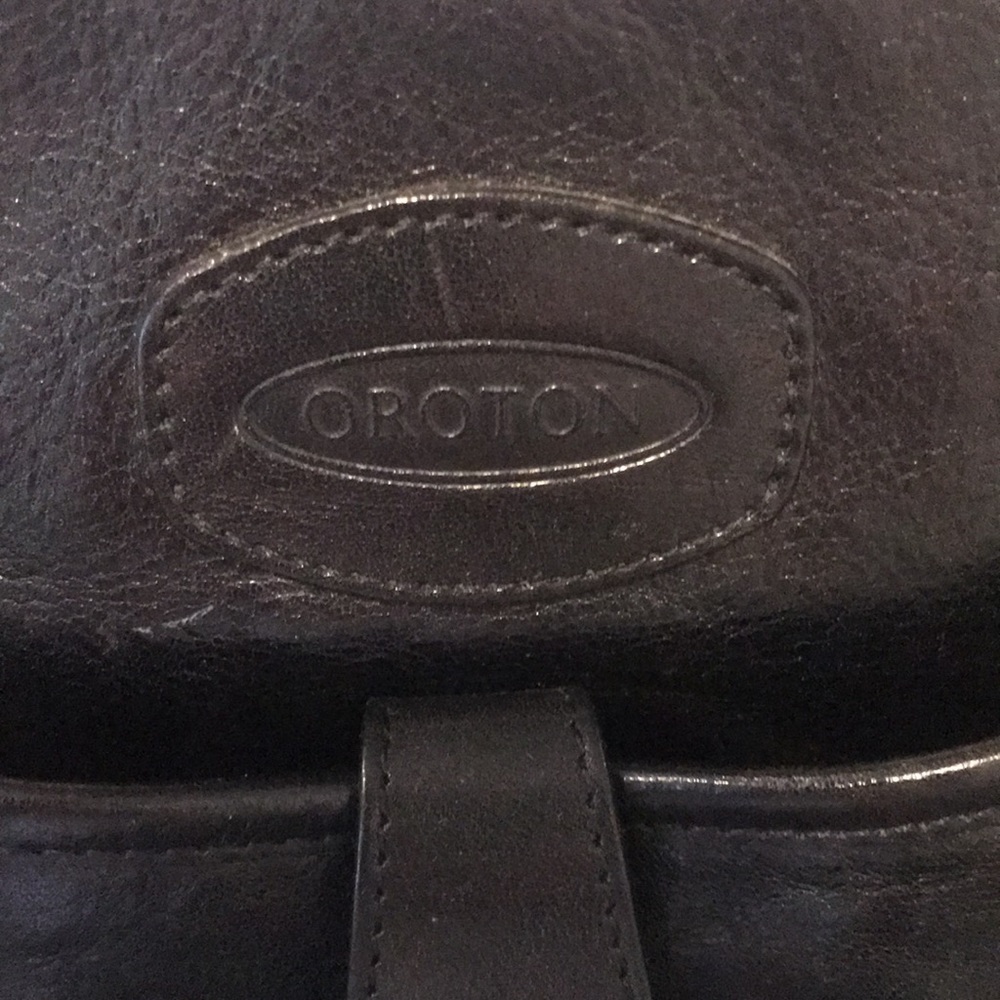 Oroton  Black leather handbag - Picture 2 of 6
